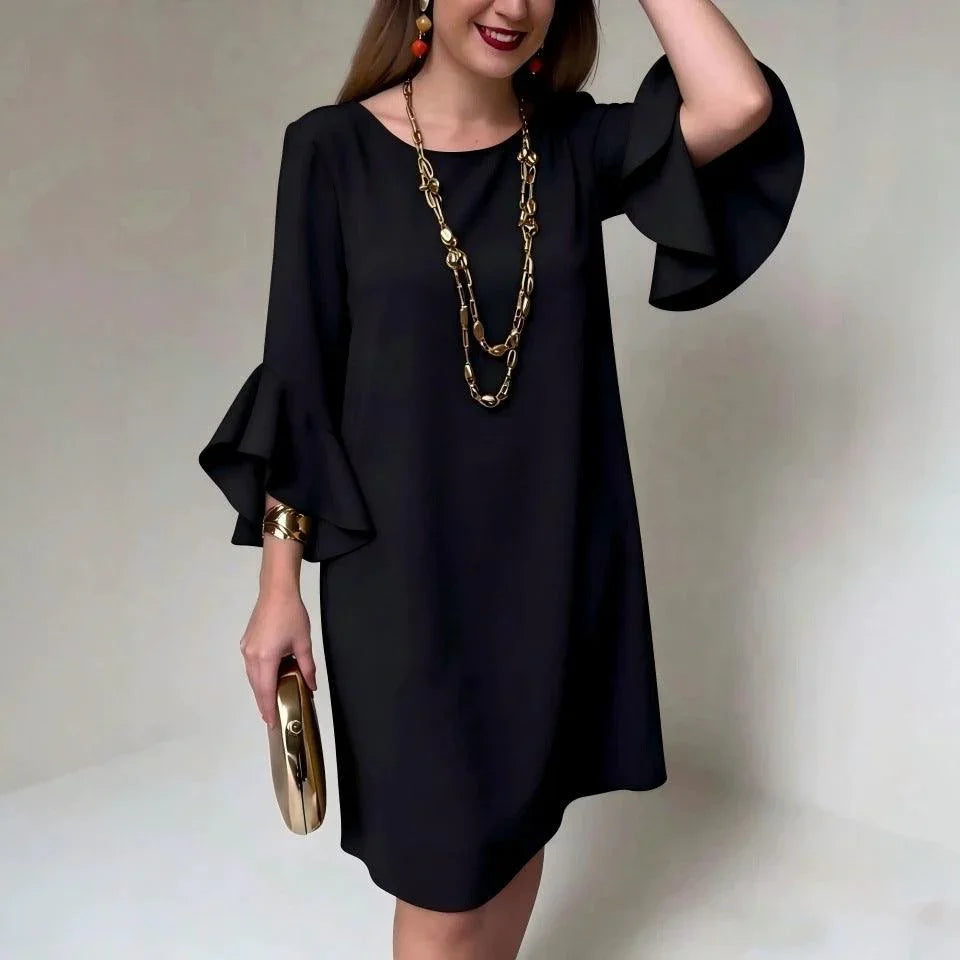 Robe noire féminine à manches volantées, style élégant et moderne pour toutes les occasions