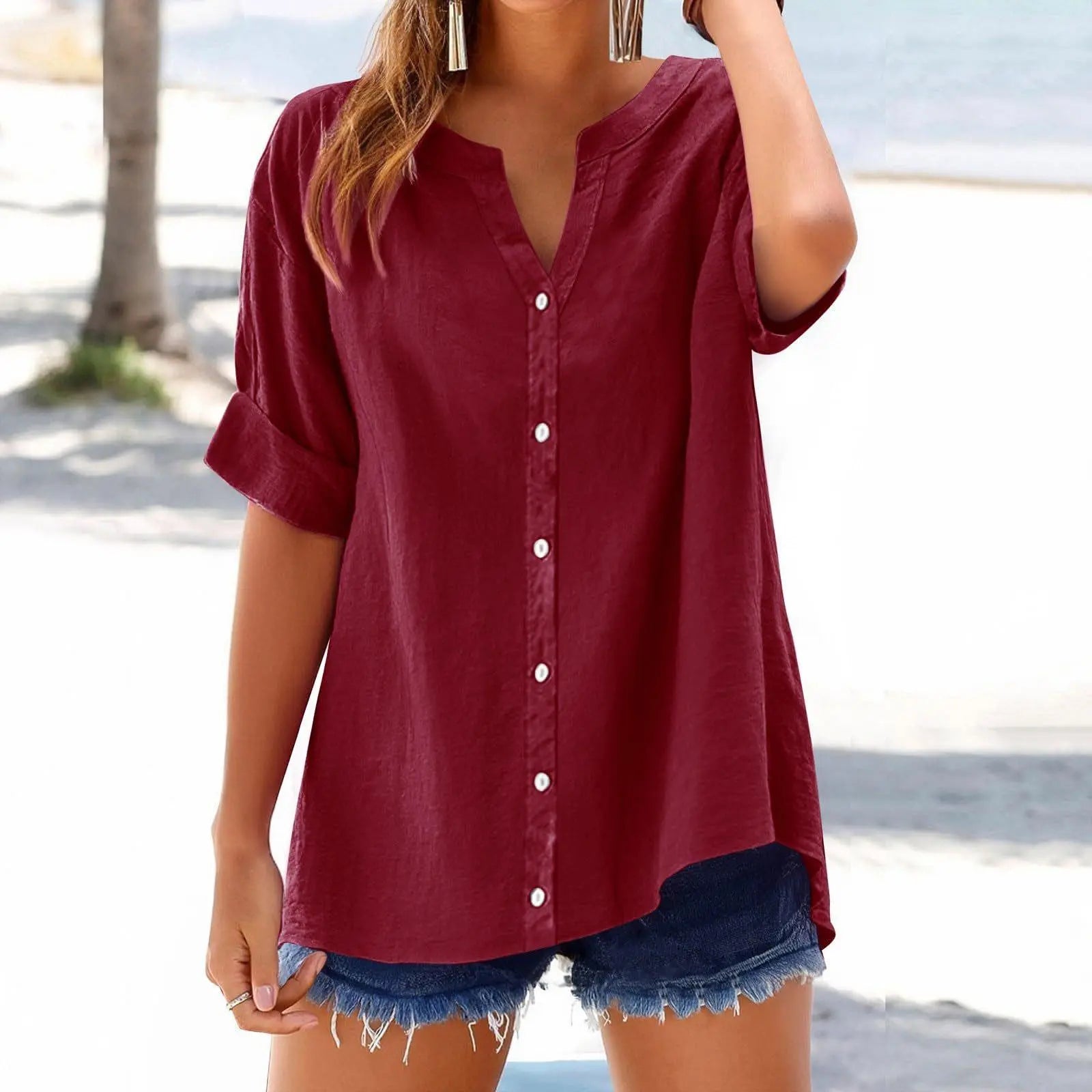 Blouse femme bordeaux à boutons, manches retroussées, style bohème plage