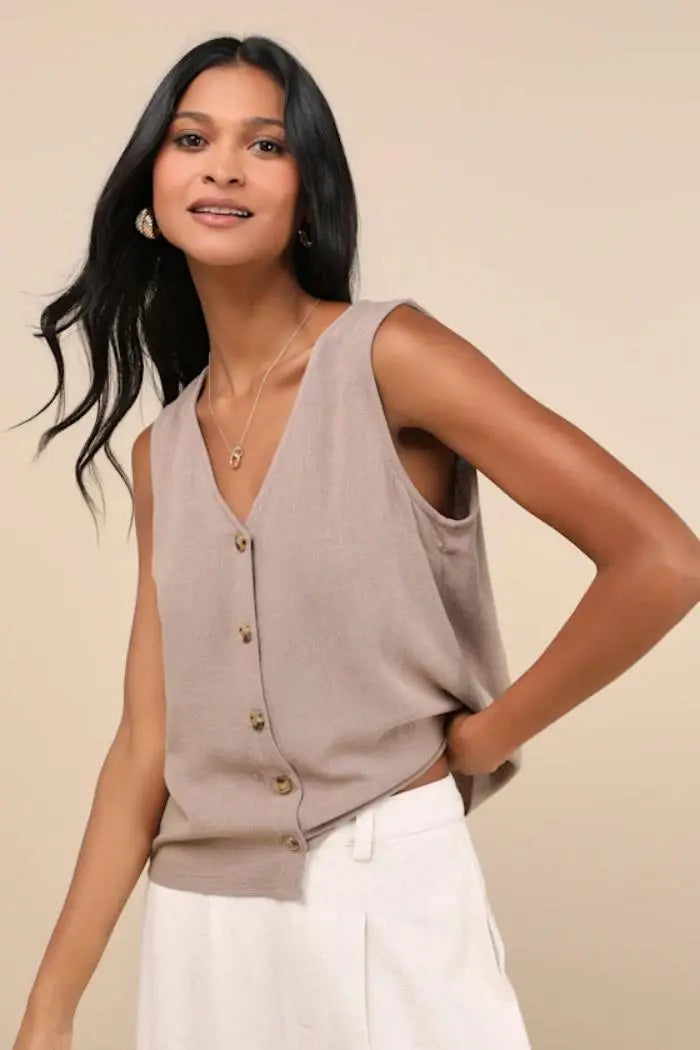 Top féminin sans manches beige à boutons, style élégant et décontracté