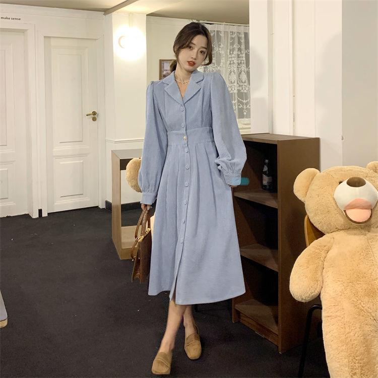Robe bohème verte claire à broderies florales, manches courtes, taille élastiquée, style féminin élégant