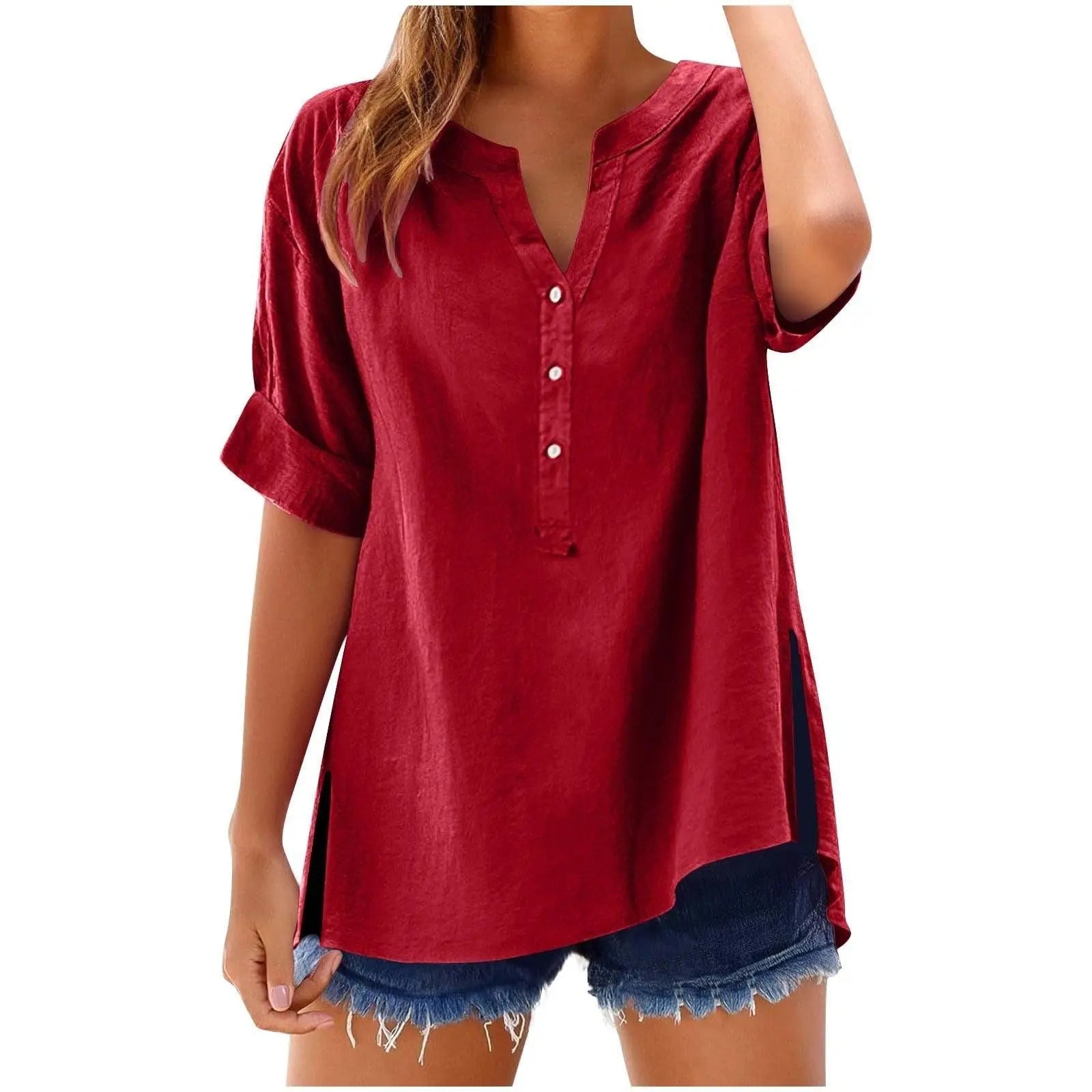 Top féminin rouge à manches courtes, col boutonné et fentes latérales, style bohème chic