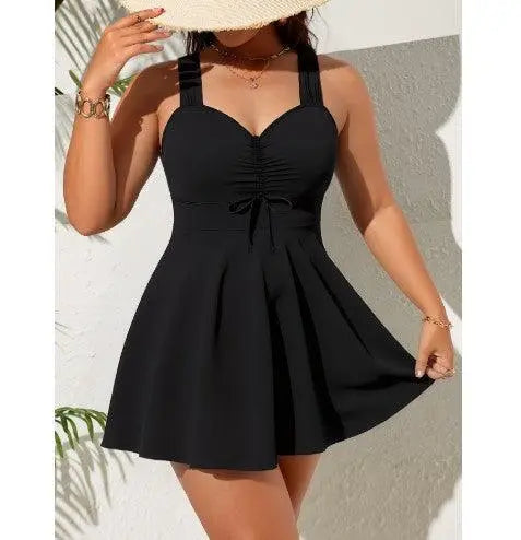 Robe noire féminine à volants, idéale pour l'été, avec ceinture nouée et bretelles fines