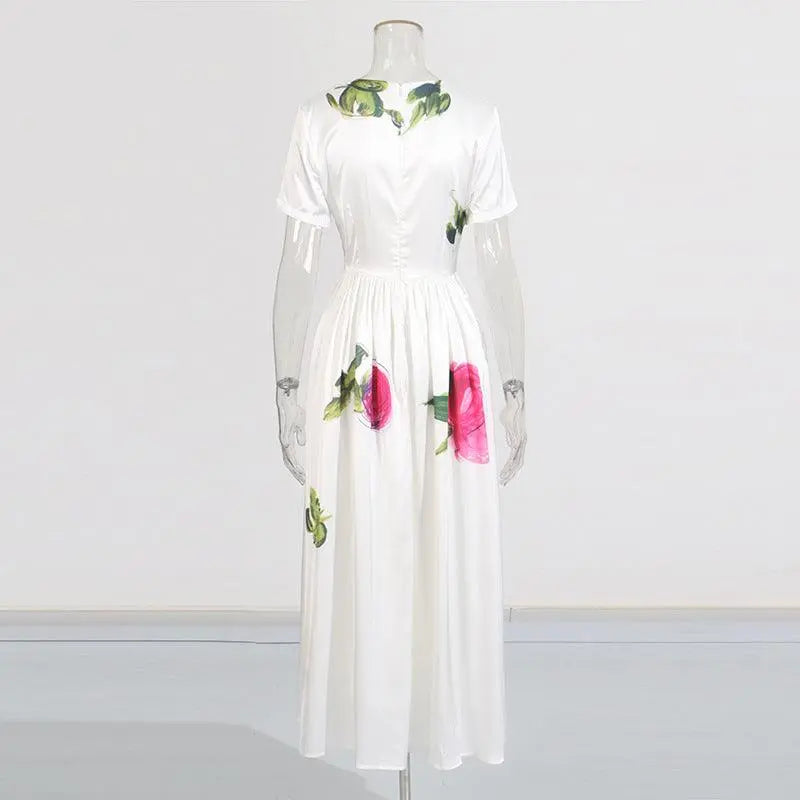 Robe bohème blanche à imprimé floral rose et vert, manches courtes, taille élastiquée, style féminin élégant