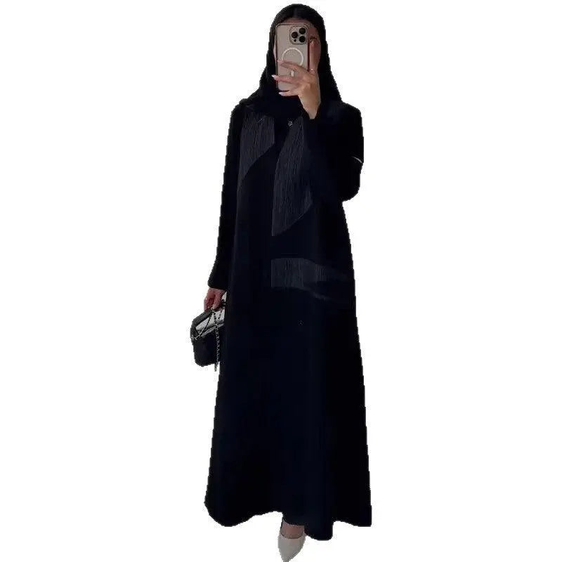 Robe noire longue à plis, style élégant féminin, manches longues, tenue moderne