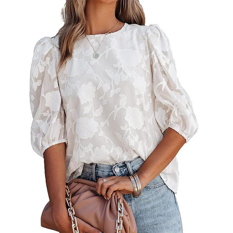 Blouse blanche à manches bouffantes et motif floral, style féminin et élégant pour toutes les occasions