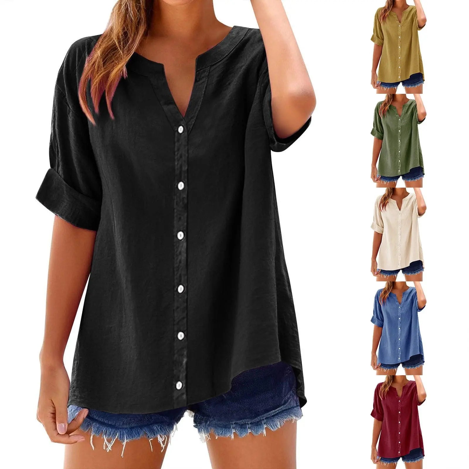 Blouse femme noire à boutons, manches retroussées, style bohème avec shorts en jean
