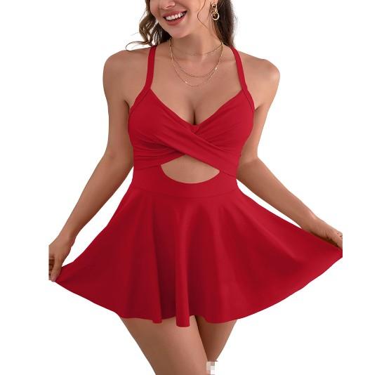 Robe rouge féminine à découpes et jupe évasée, style bohème chic pour été