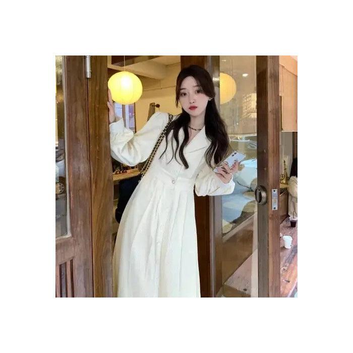 Robe bohème verte claire à broderies florales, manches courtes, taille élastiquée, style féminin élégant