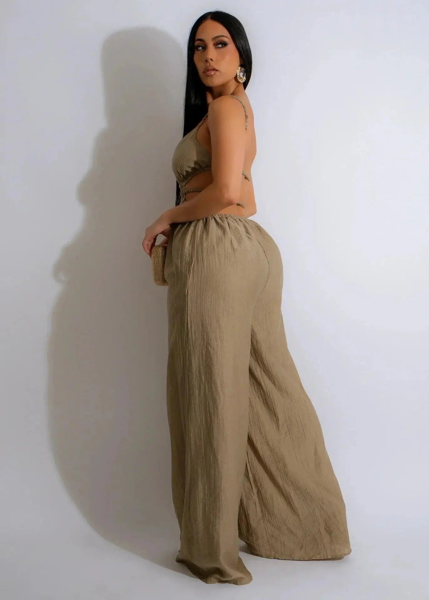 Robe bohème verte claire à broderies florales, manches courtes, taille élastiquée, style féminin élégant