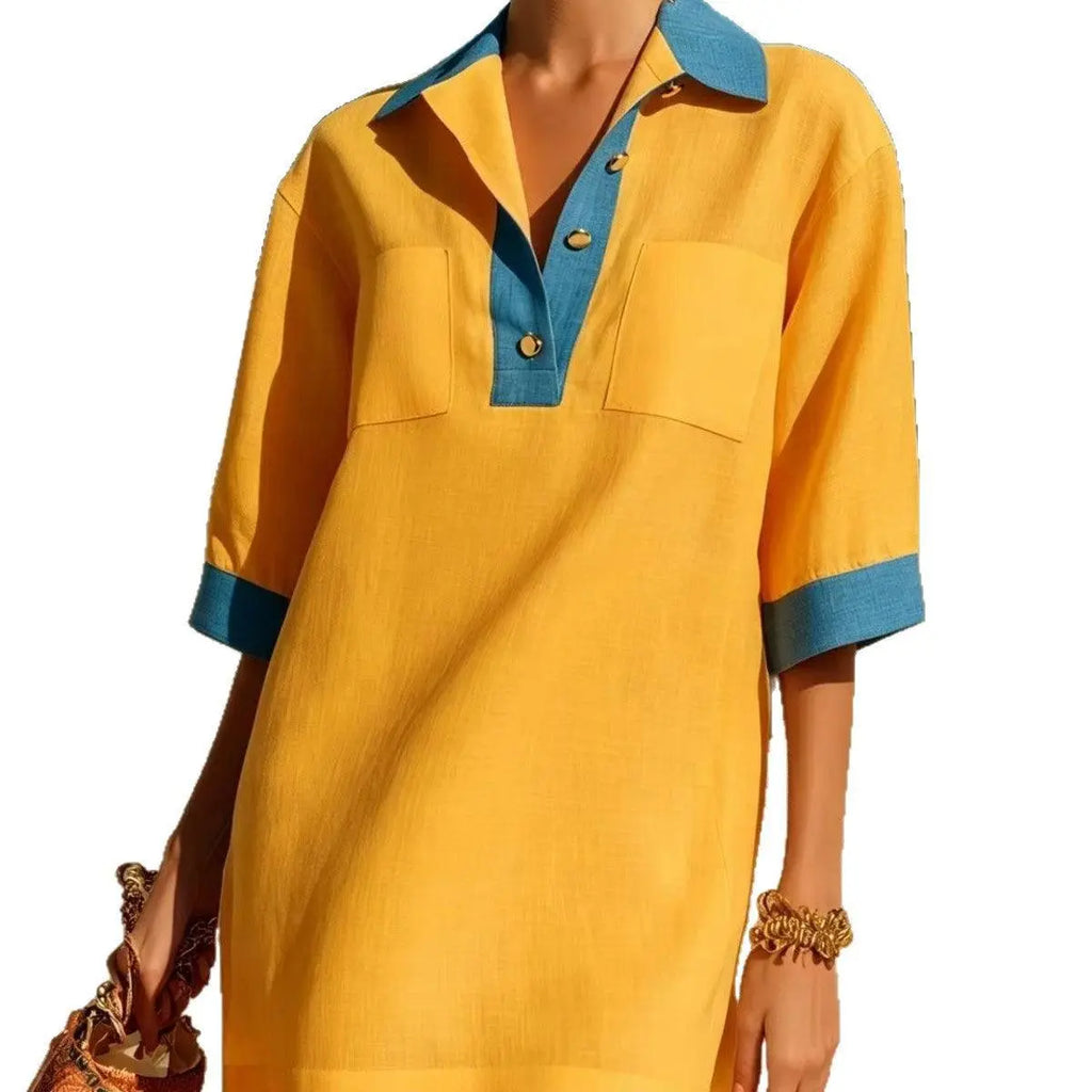 Robe jaune à col et poignets bleus, manches courtes, style féminin élégant