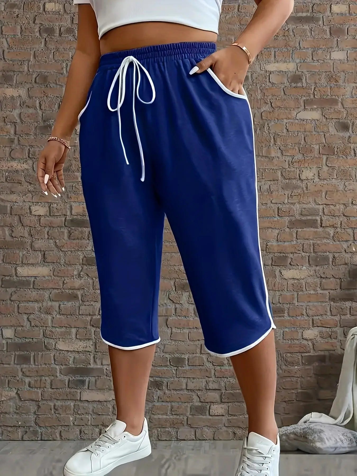 Pantalon capri bleu marine à cordon blanc, style décontracté pour femme, avec poches et bordures blanches