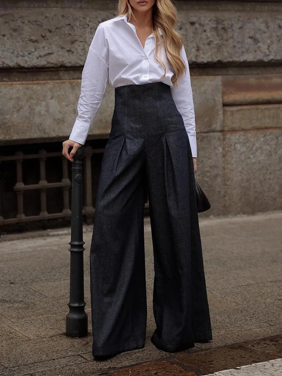 Pantalon large taille haute femme avec chemise blanche, style mode féminine élégante