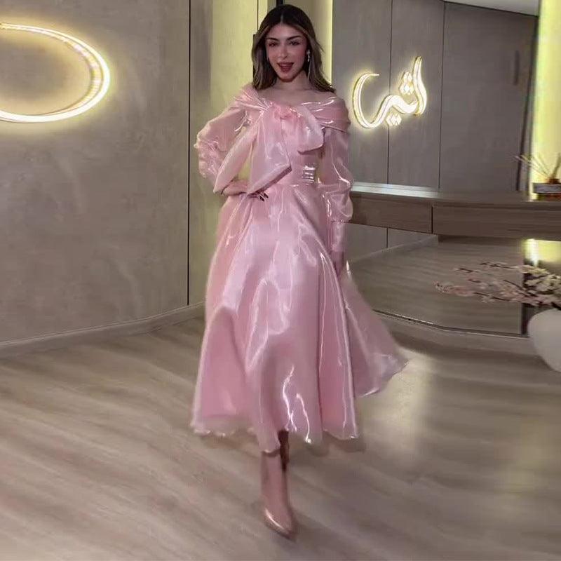 Robe rose satinée à manches longues et nœud épaule, style féminin élégant pour soirée