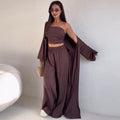 Tenue féminine marron : crop top, pantalon large et kimono, idéal pour un look bohème chic