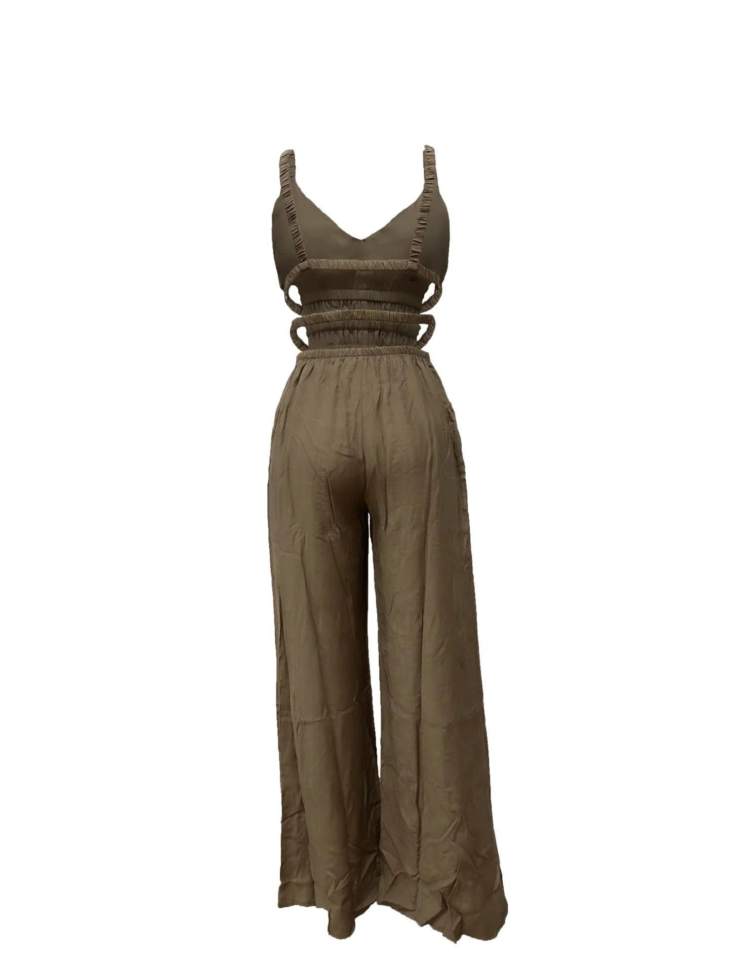 Combinaison féminine verte claire à bretelles fines et taille élastiquée, style bohème élégant