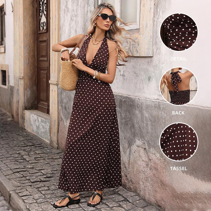 Robe bohème à pois marron, décolleté plongeant et lien dos, idéale pour les occasions estivales