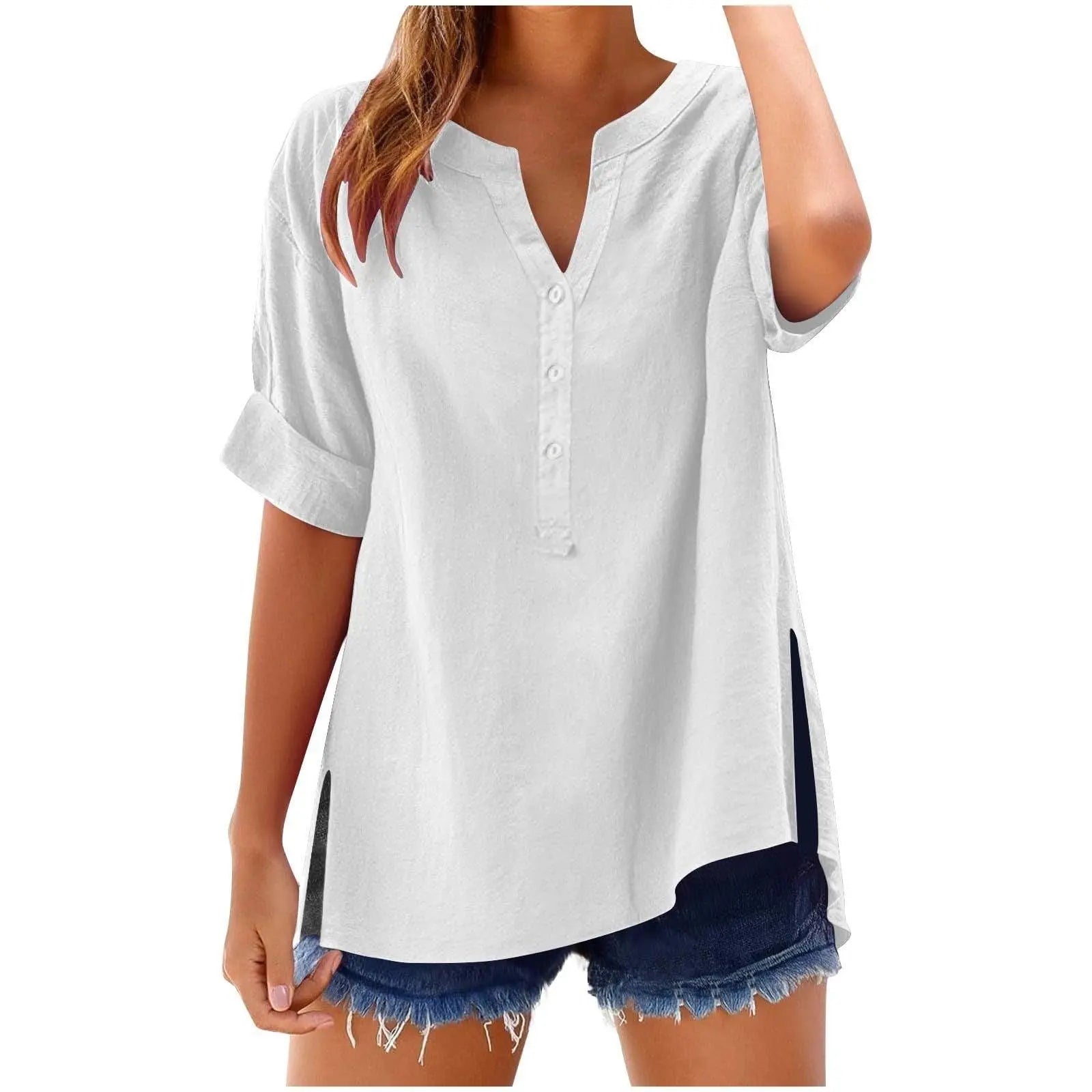 T-shirt blanc femme à col boutonné et manches retroussées, style bohème décontracté