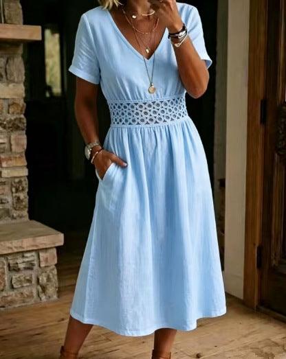 Robe bohème bleue claire à broderies, manches courtes, taille élastiquée, style féminin élégant