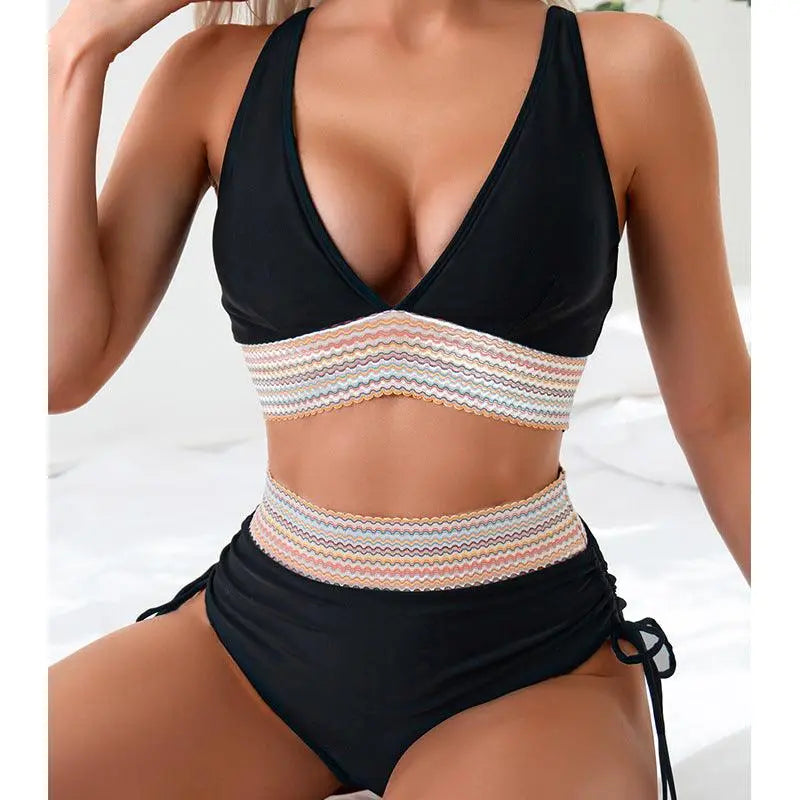 Maillot de bain deux pièces noir à imprimé coloré, style féminin et élégant pour l'été