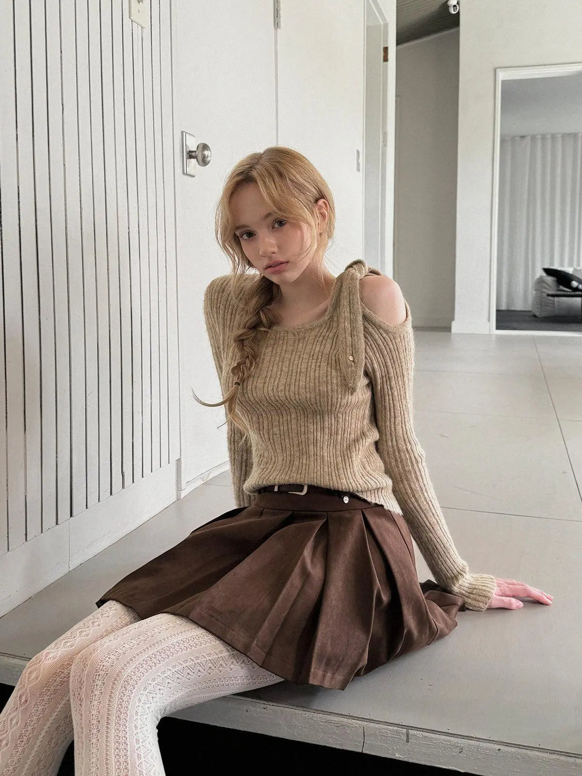 [TWEE] Bohe Shoulder Cut-Out Strap Knit Top-2