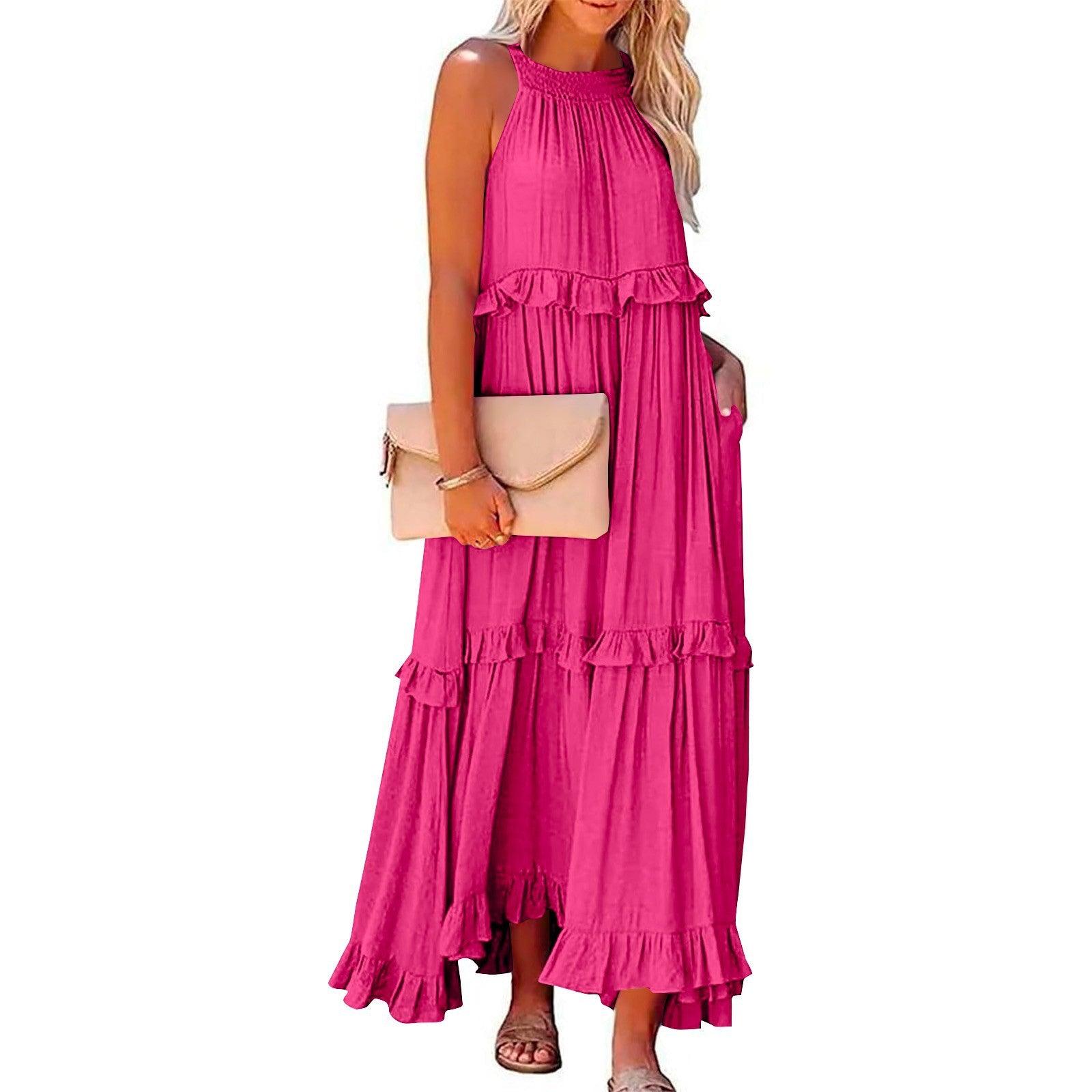 Robe longue bohème rose fuchsia à volants, idéale pour l'été, avec sac beige et sandales