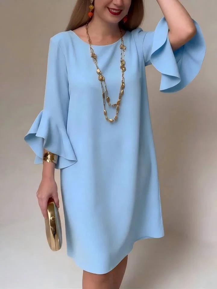 Robe bleue claire à manches volantées, style féminin élégant, idéale pour les occasions spéciales