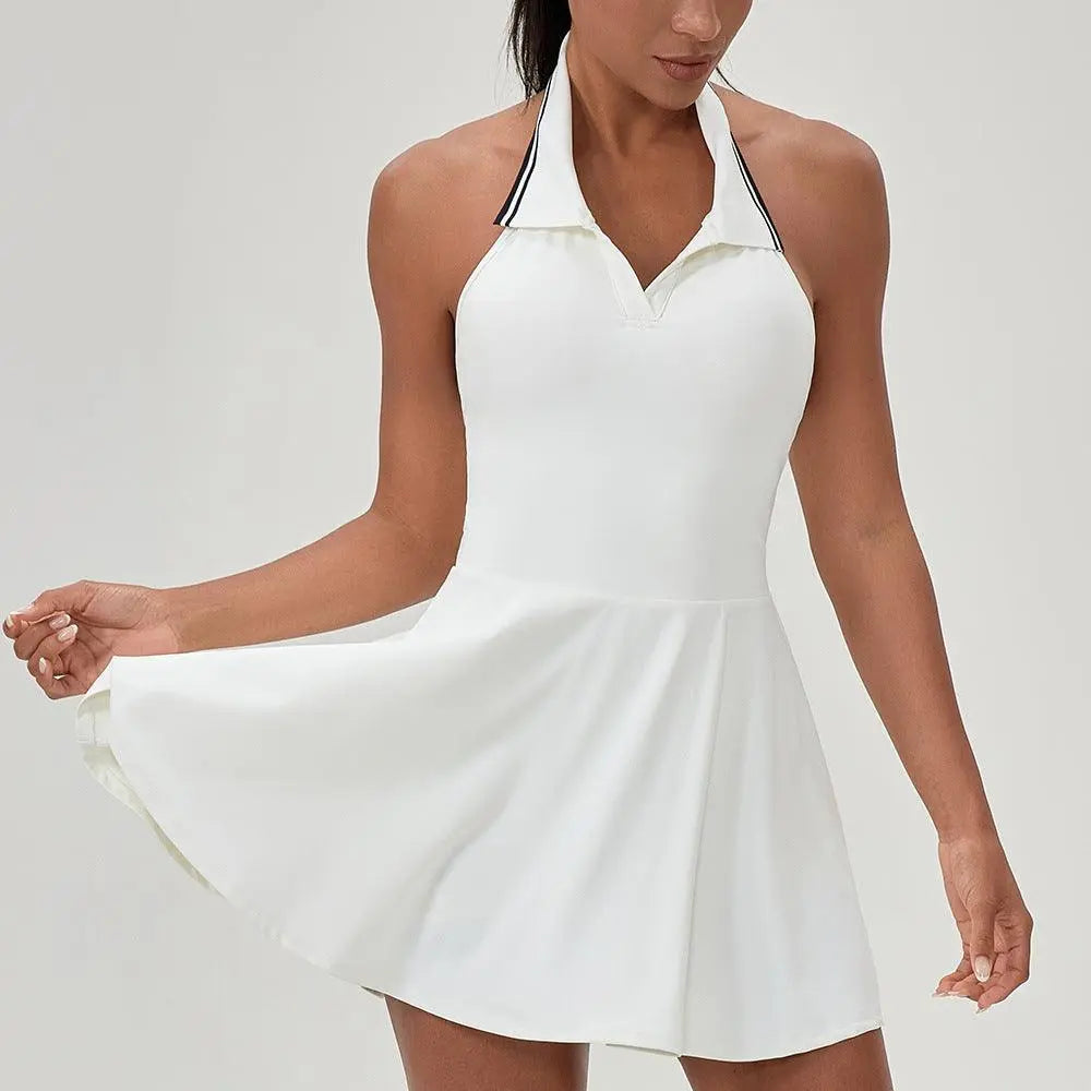 Robe blanche col polo sans manches, style féminin élégant, jupe évasée, tenue d'été chic