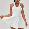 Robe blanche col polo sans manches, style féminin élégant, jupe évasée, tenue d'été chic