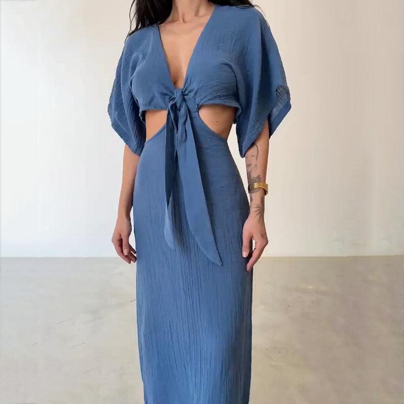 Robe bleue féminine à découpes et nœud, style bohème élégant pour toutes occasions