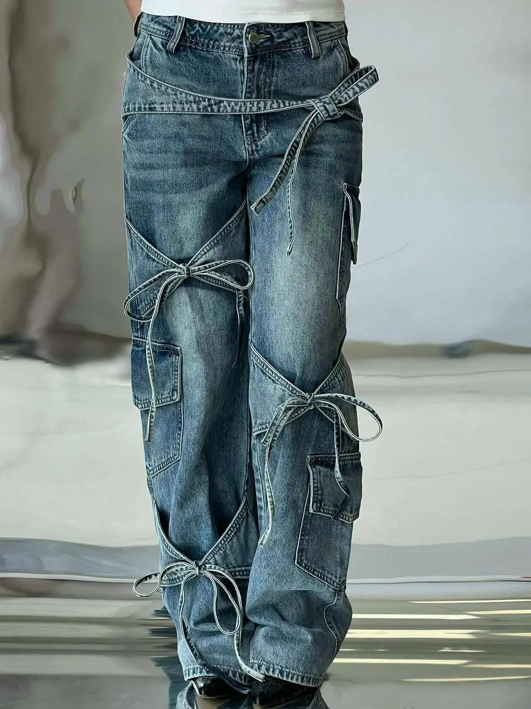 Jeans larges à lacets et poches cargo, style mode féminine tendance