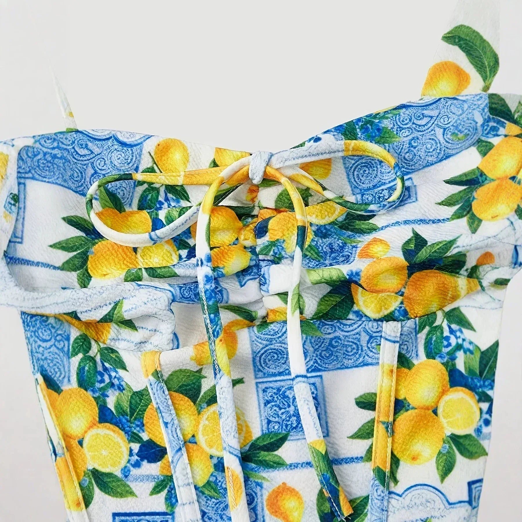 Robe bohème imprimée citrons et motifs bleus, style féminin élégant, manches courtes, taille élastiquée