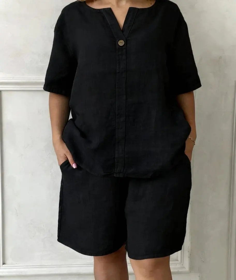 Tenue féminine noire en lin, top à manches courtes et shorts, style élégant et confortable