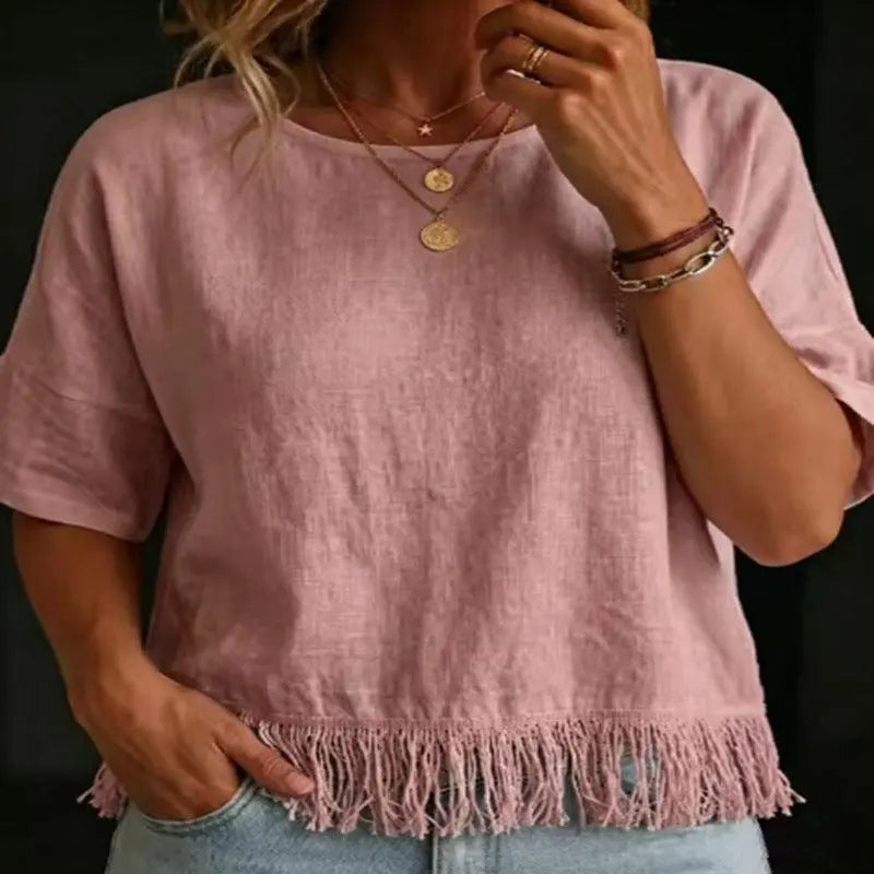 Top rose pâle à franges, manches courtes, style féminin bohème, idéal pour tenues décontractées élégantes