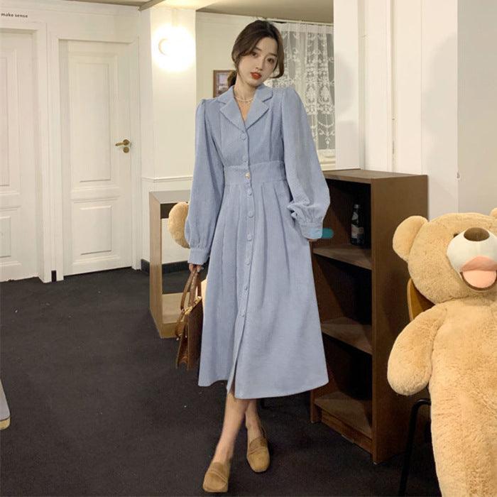 Robe bohème verte claire à broderies florales, manches courtes, taille élastiquée, style féminin élégant