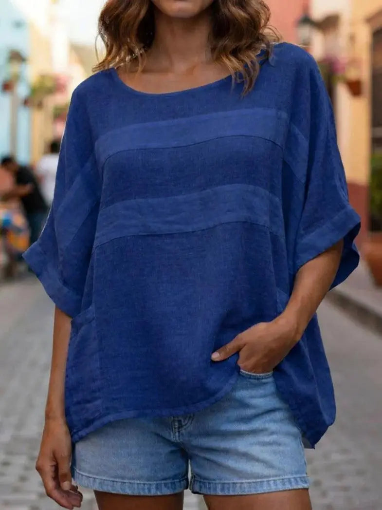 Top féminin bleu décontracté à manches courtes, idéal pour l'été, porté avec shorts en jean