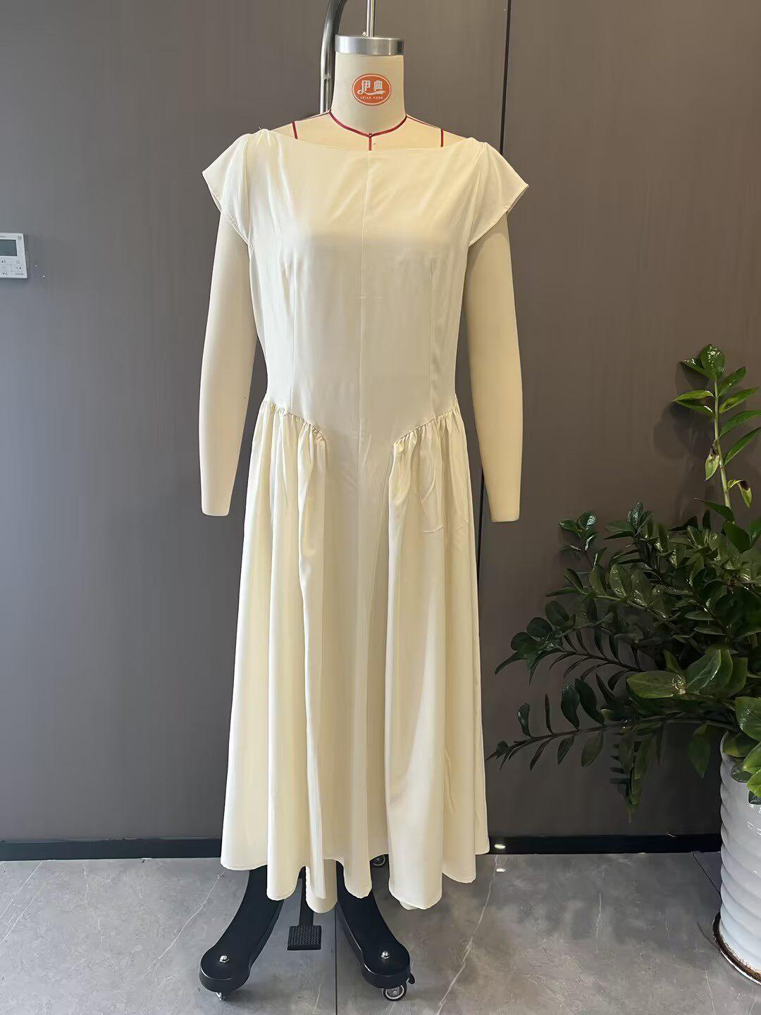 Robe bohème verte claire à broderies florales, manches courtes, taille élastiquée, style féminin élégant