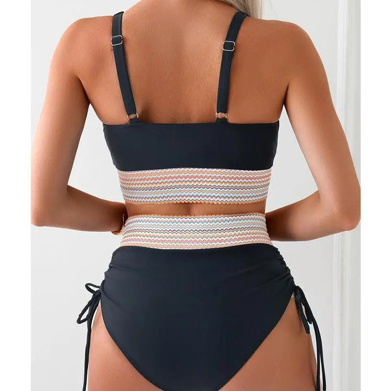 Maillot de bain deux pièces noir à imprimé ondulé, haut à bretelles ajustables et bas taille haute