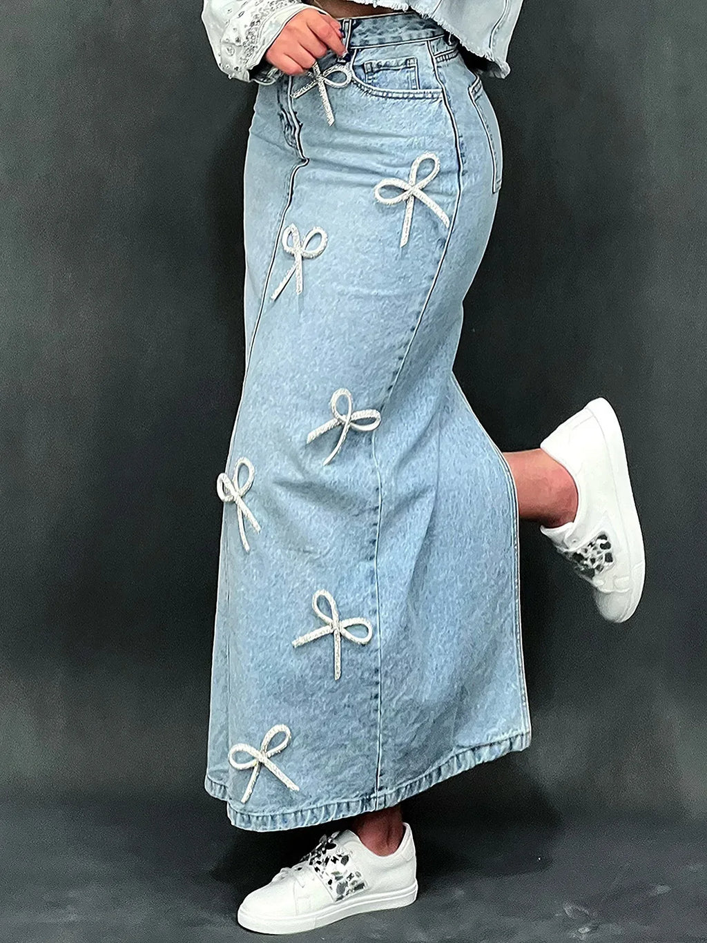 Jupe en jean longue à nœuds blancs, mode féminine élégante et tendance