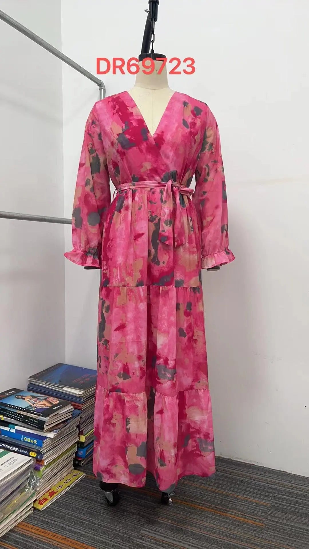 Robe féminine imprimée rose à manches longues et ceinture, style bohème élégant pour toutes occasions
