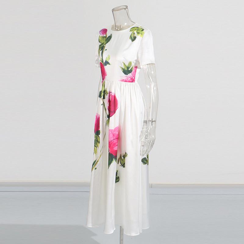 Robe bohème blanche à imprimé floral rose, manches courtes, taille élastiquée, style féminin élégant