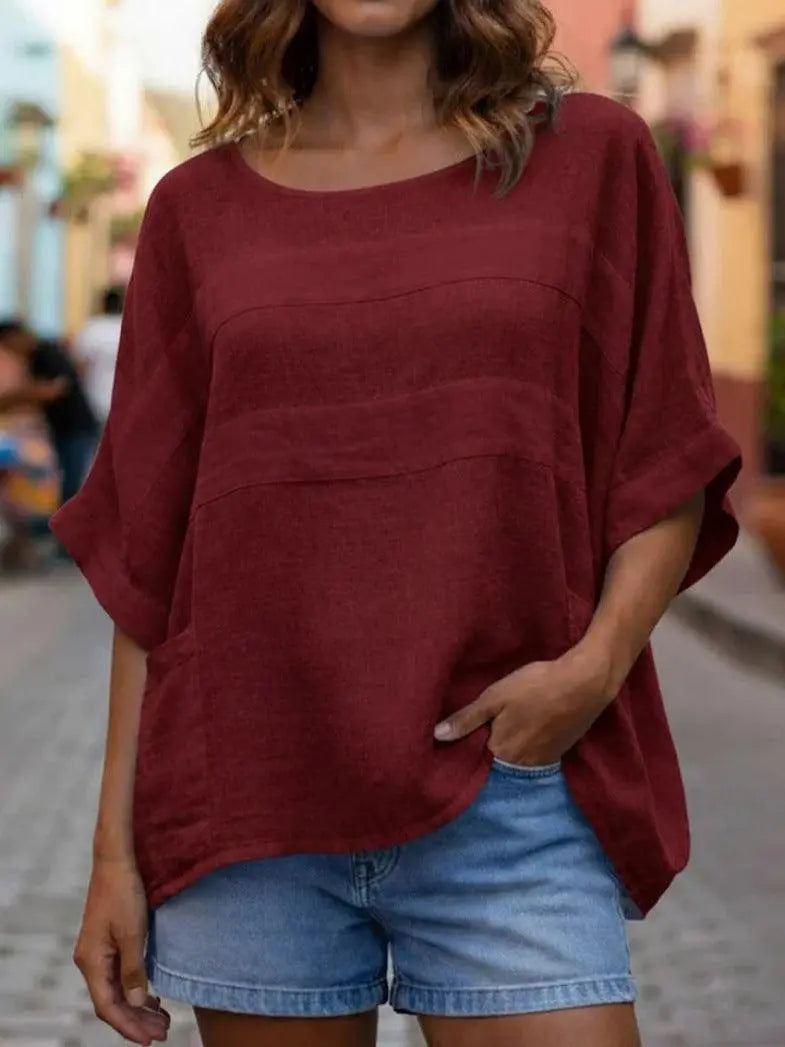 T-shirt ample bordeaux femme avec poches, style bohème, porté avec short en jean
